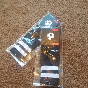 Two pairs of sports socks.